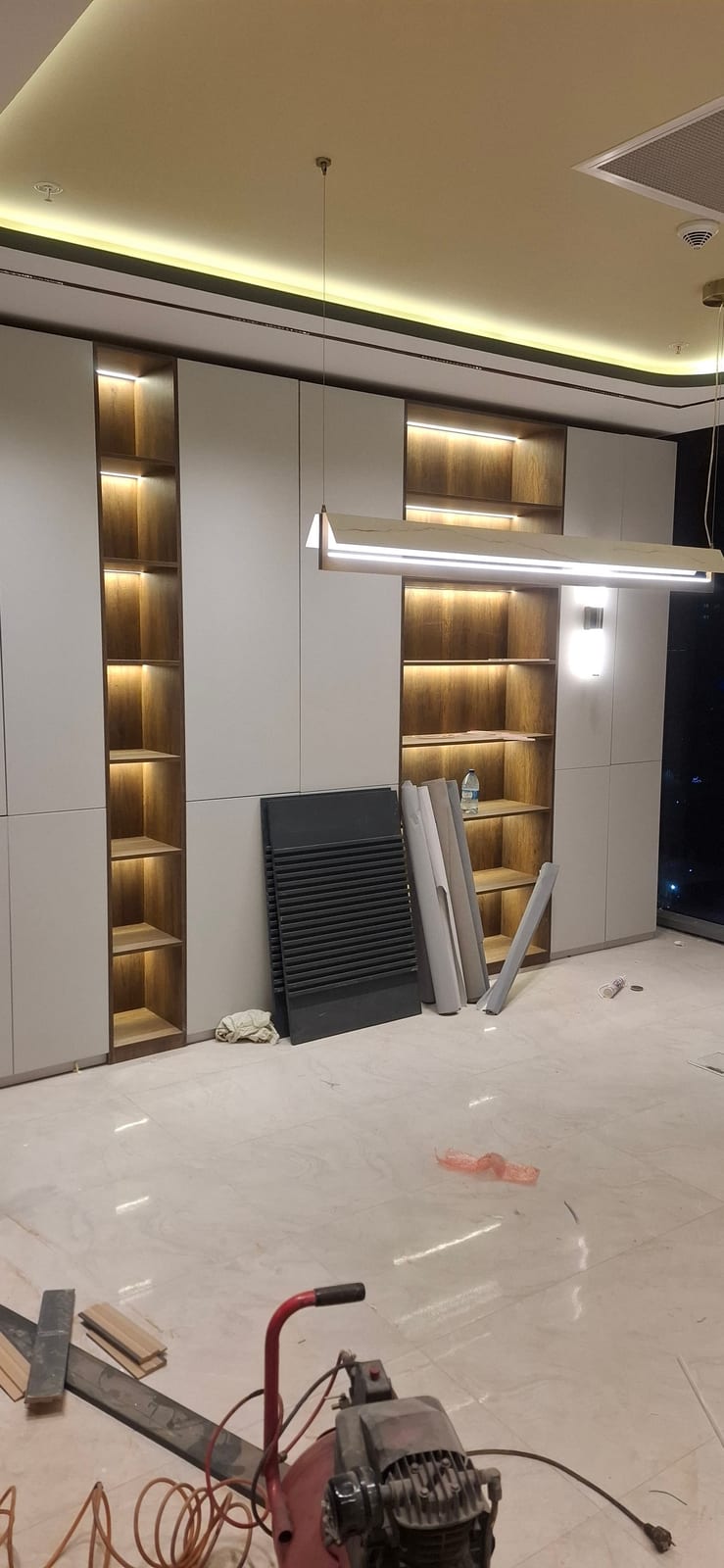 Raf içi LED şerit ve asma tavan aydınlatması — Ticari mekân, Ankara