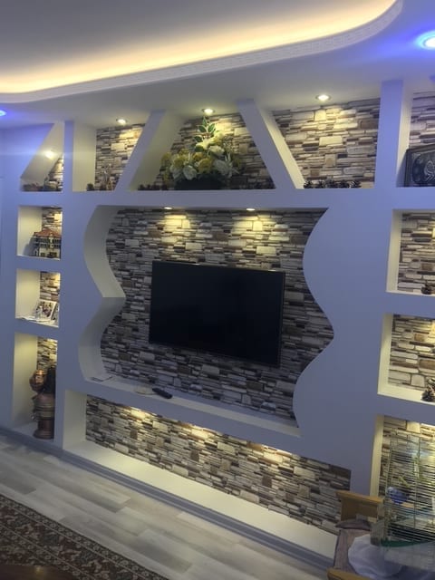 TV ünitesi LED ve dekoratif aydınlatma — Konut salonu, Ankara